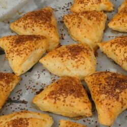 Hazır Yufkadan Sodalı Şişko Börek Tarifi