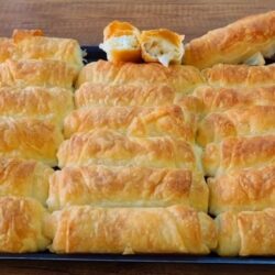 Kabardıkça Kabaran Özel Soslu Çıtır Börek Tarifi