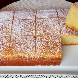 Pamuk Gibi Yumuşacık Reçelli Kek Tarifi