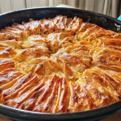 Sırrı Sosunda Çıtır Çıtır Kırma Börek Tarifi