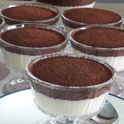 Tam Kıvamında İki Renkli Sütlü Tatlı Tarifi