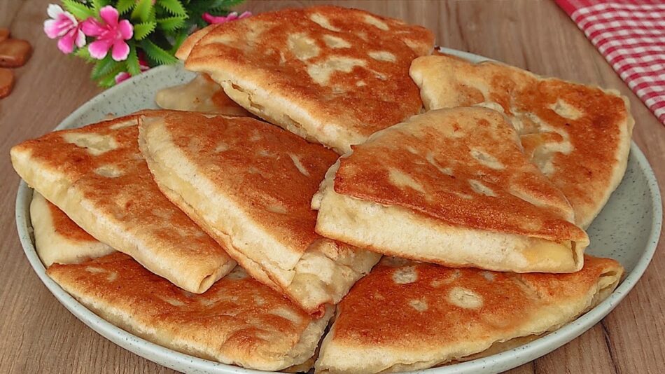 Yumuşacık Hamuruyla Kahvaltılık Börek Tarifi