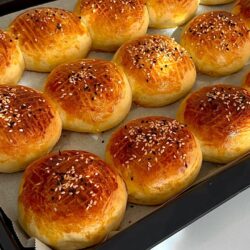 Yumuşacık Hamuruyla Mayalı Poğaça Tarifi