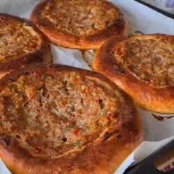 Yumuşacık Hamuruyla Orjinal Cantık Pidesi Tarifi