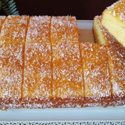 10 Dakikada Tam Kıvamında Yumuşacık Kek Tarifi