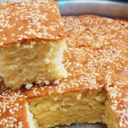 5 Dakikada Yumuşacık Susamlı Kek Tarifi