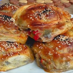 El Açması Çıtır Patlıcanlı Börek Tarifi