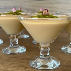 İpeksi Kıvamda Karamelli Sütlü Tatlı Tarifi