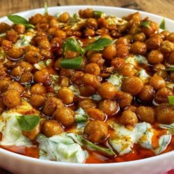 Nohutlu Yoğurtlu Semizotu Salatası Tarifi