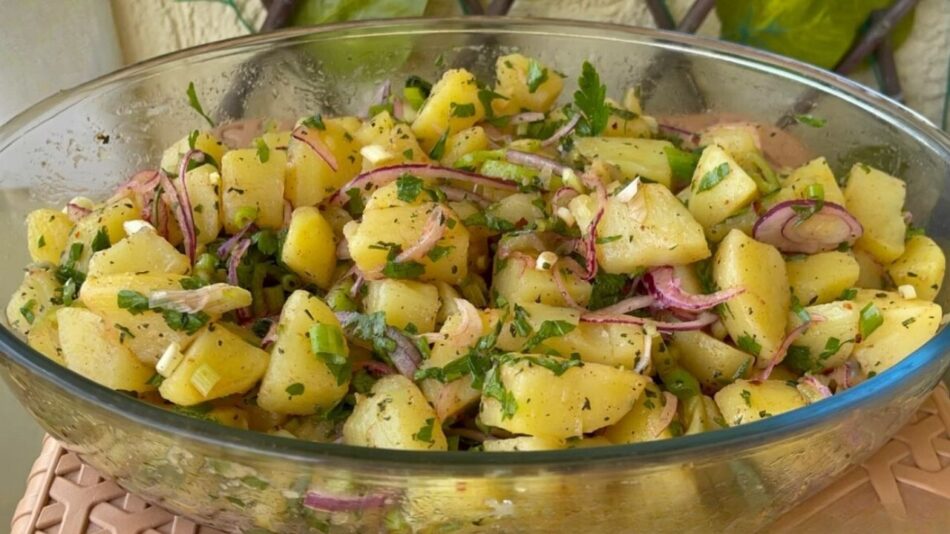 Sırrı Sosunda Gizli Patates Salatası Tarifi