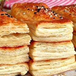 Tel Tel Ayrılan Kat Kat Çıtır Börek Tarifi
