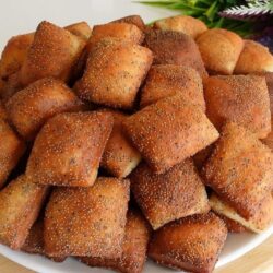 Asla Yağ Çekmeyen Haşhaşlı Mayalı Pişi Tarifi