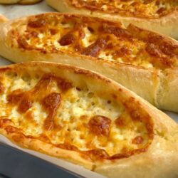 Ev Yapımı Çıtır Çıtır Peynirli Pide Tarifi