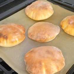 Fırında 10 Dakikada Yumuşacık Pita Ekmeği Tarifi