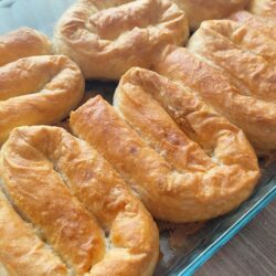 Hazır Yufka İle 5 Dakikada 1 Tepsi Börek Tarifi