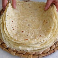 İpek Gibi Mayasız Sütlü Lavaş Tarifi