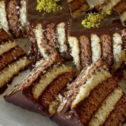Sadece 3 Malzeme İle 10 Dakikada Pasta Tarifi