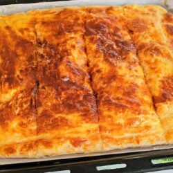 Tel Tel Ayrılan Peynirli El Açması Börek Tarifi