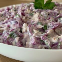 Yoğurtlu Mor Lahana Salatası Tarifi