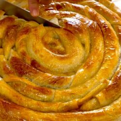 Çıtır Çıtır El Açması Ispanaklı Kolay Börek Tarifi