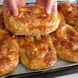 El Açması Çok Kolay Çıtır Börek Tarifi
