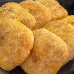 El Açması Puf Puf Soğanlı Çıtır Börek Tarifi