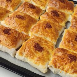 El Açması Tadında Kıymalı Börek Tarifi