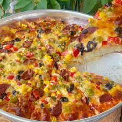 İncecik Hamuru İle Fırında Pizza Tarifi