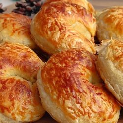 Pul Pul Dökülen Çıtır Börek Tarifi