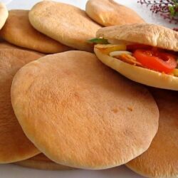 10 Dakikada Yumuşacık Pita Ekmek Tarifi