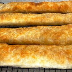 3 Malzeme İle Milföy Gibi Kabaran Börek Tarifi