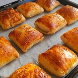 3 Malzeme İle Peynirli Kolay Börek Tarifi
