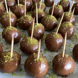 3 Malzemeli Bisküvili Çikolata Topları Tarifi