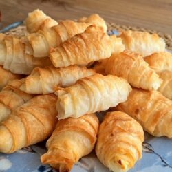 3 Yufka İle 1 Tepsi Çıtır Börek Tarifi
