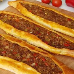Ev Yapımı Tam Ölçülü Kıymalı Pide Tarifi