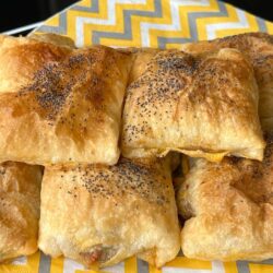 Özel Sosuyla Mantarlı Börek Tarifi