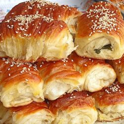 Puf Puf Peynirli Yumuşacık Açma Poğaça Tarifi