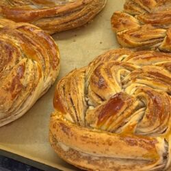 Tel Tel Ayrılan Yumuşacık Haşhaşlı Çörek Tarifi