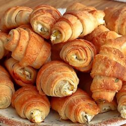 Tepsileri Dolduran El Açması Kolay Börek Tarifi