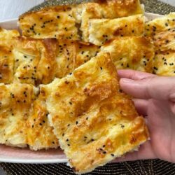10 Dakikada 1 Tepsi Börek Tarifi