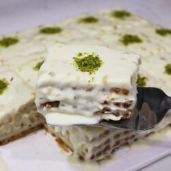 Bisküvili Fırınsız Kolay Pasta Tarifi