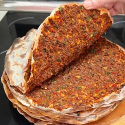 Bol Lezzetli Çıtır Çıtır Lahmacun Tarifi