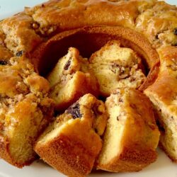 Elmalı Cevizli Üzümlü Yumuşacık Kek Tarifi