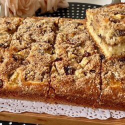 Elmalı Üzümlü Pamuk Gibi Yumuşacık Kek Tarifi