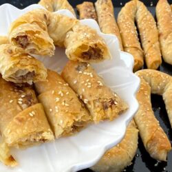Hazır Yufkadan Çıtır Kıymalı Börek Tarifi