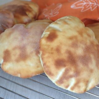 8 Dakikada Pişen Pita Ekmek Tarifi