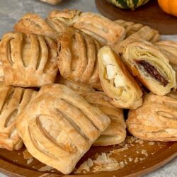 Çıtır Çıtır Kat Kat El Açması Peynirli Börek Tarifi