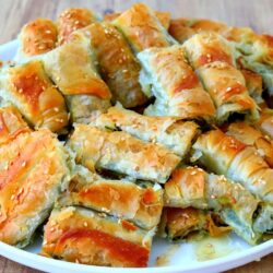 El Açması Çıtır Çıtır Peynirli Tepsi Böreği Tarifi