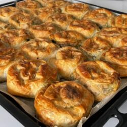 El Açması Tadında Ispanaklı Börek Tarifi