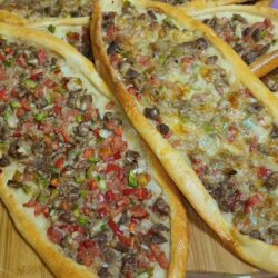 Lokanta Usulü Kuşbaşılı Çıtır Pide Tarifi